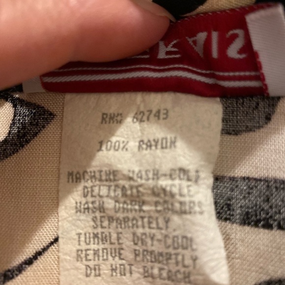 Cabrais button up shirt size large - Picture 5 of 6